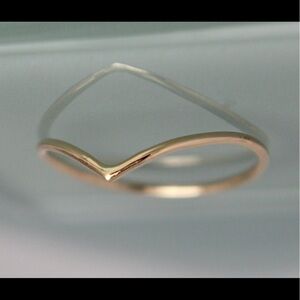 Minimalist 14k Yellow gold Chevron stacking  ring size 9